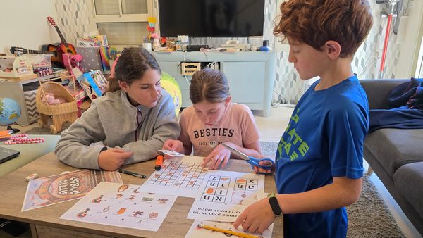 פעילות משפחתית עם חידות