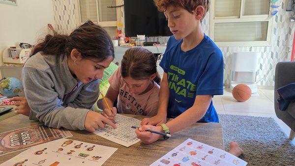 פעילות לילדים - משחק חידות בבית